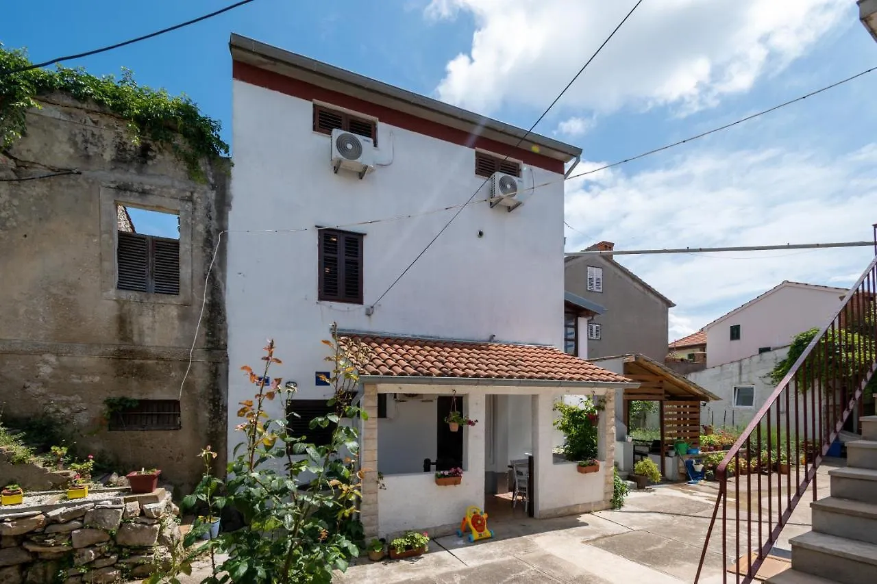 Apartments With A Parking Space Preko, Ugljan - 8179 Croatia
